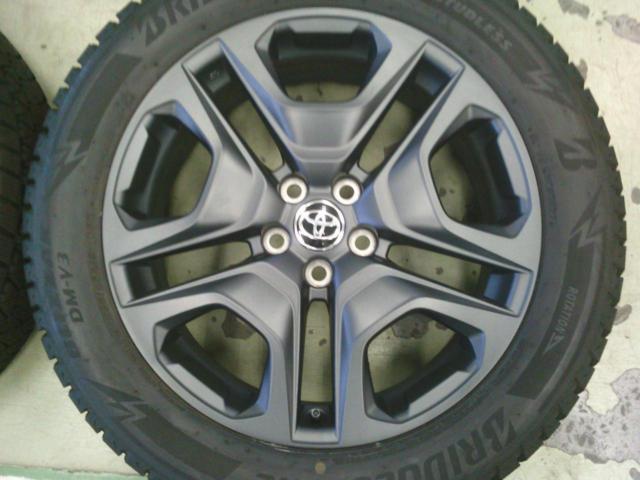 BRIDGESTONE BLIZZAK DM-V3 + トヨタ 50系RAV4 Adventure 後期純正アルミホイール
