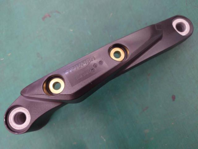【TRIUMPH】[9780118+9870134]スピードトリプル1200RR/RS(2011年) 純正エンジンガード 左側
