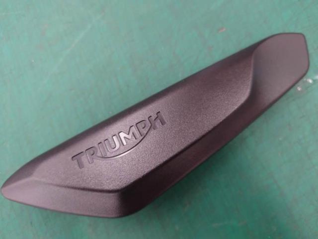 【TRIUMPH】[9780118+9870134]スピードトリプル1200RR/RS(2011年) 純正エンジンガード 左側