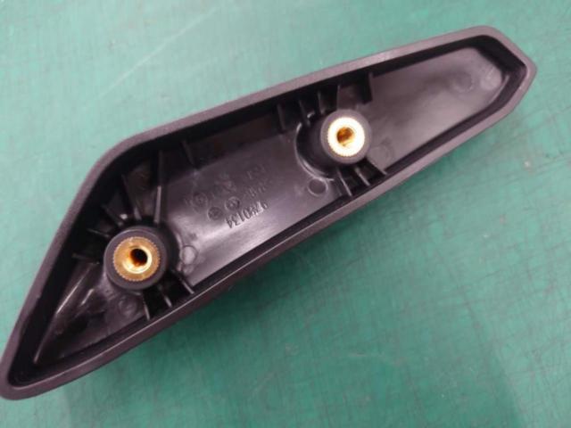 【TRIUMPH】[9780118+9870134]スピードトリプル1200RR/RS(2011年) 純正エンジンガード 左側