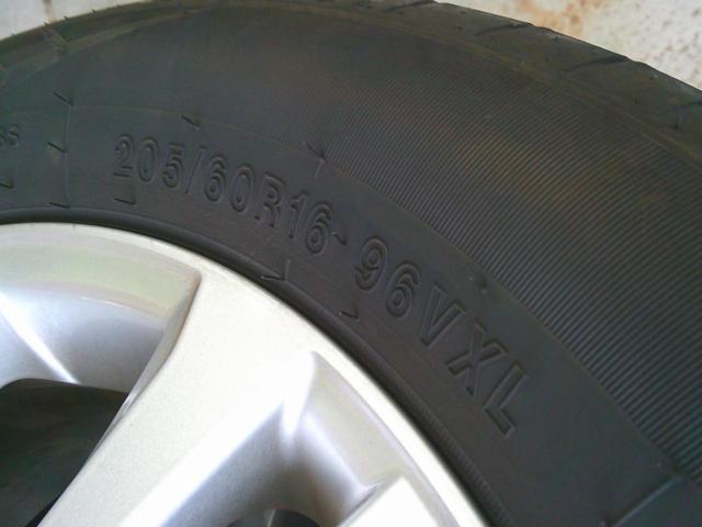 トヨタ ノア/ヴォクシー 90系純正ホイール+GRENLANDER COLO H02