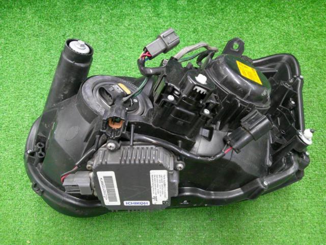 スバル インプレッサ GDB純正ヘッドライト 運転席側のみ