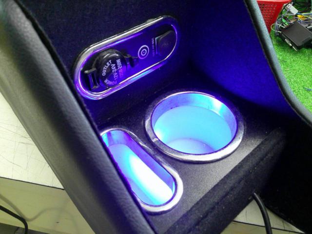 メーカー不明 LED付コンソールボックス