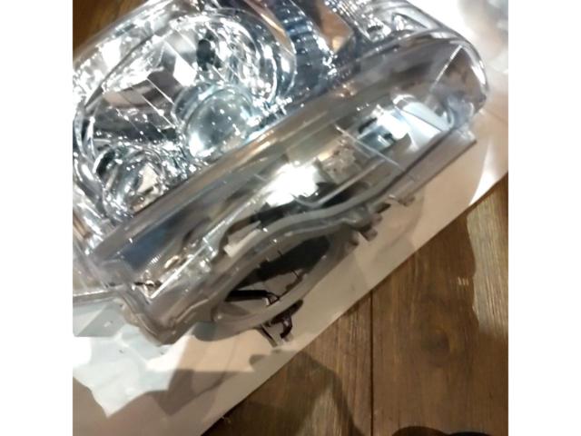 【トヨタ純正】200系 ハイエース ヘッドライト 左のみ