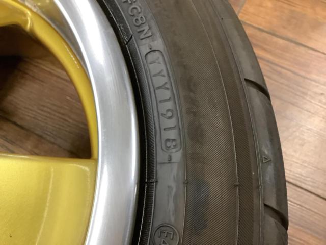 OZ(オーゼット)RACING(レーシング) VOLCANO + YOKOHAMA ADVAN NEOVA AD08