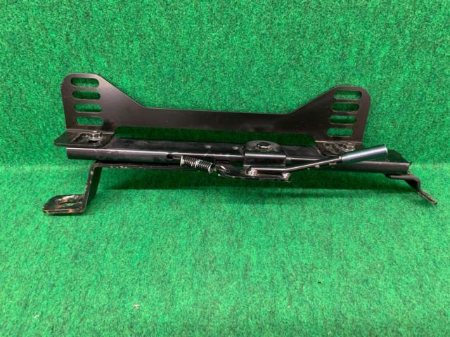 メーカー不明 フルバケ用シートレール