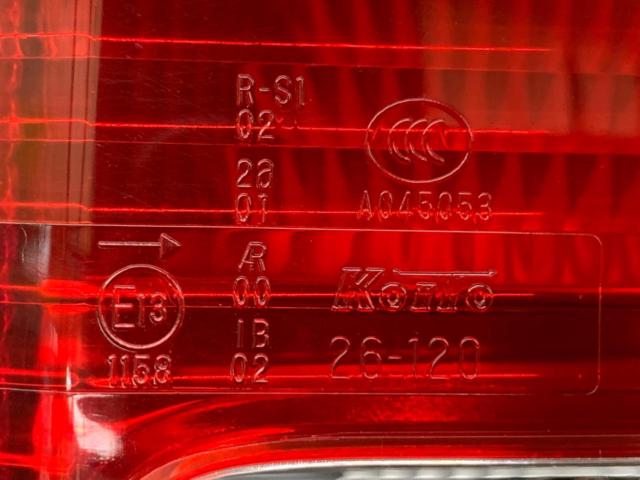 トヨタ純正 200系ハイエース/1～3型純正テールレンズ【R:運転席側】