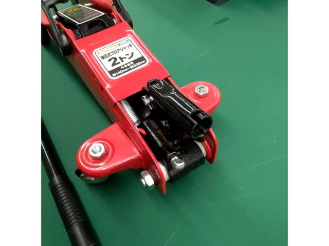 オートバックス 2tフロアジャッキ
