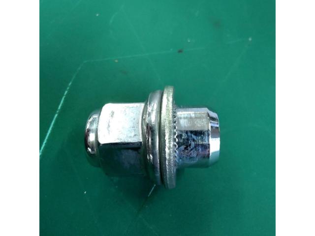 トヨタ純正平座ナット 16個 M12x1.5 4穴車に!