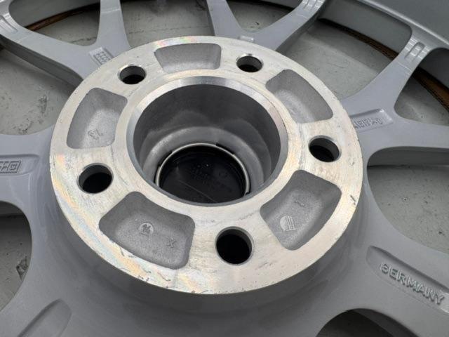 BBS(ビービーエス) CH-R 142 ブリリアントシルバー + ROCKBLADE ROCK 525 225/35R20 90W XL