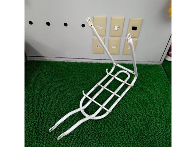 【わけあり現状販売】※状態悪い、適応不明 メーカー不明 リアキャリア ホワイト