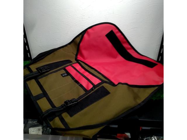 CHROME CTZ 24L メッセンジャーバッグ ブラウン/レッド