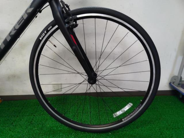TREK FX3 2018年モデル ALIVIO組 700×32C 3×8s アルミクロスバイク ブラック サイズ:44.5 参考サイズ:165～170cm 