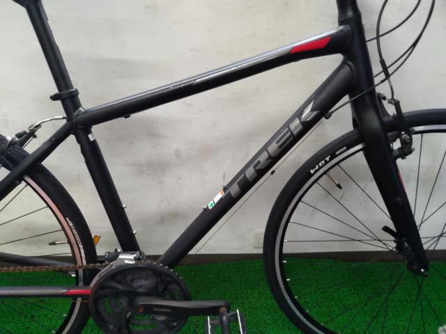 TREK FX3 2018年モデル ALIVIO組 700×32C 3×8s アルミクロスバイク ブラック サイズ:44.5 参考サイズ:165～170cm 