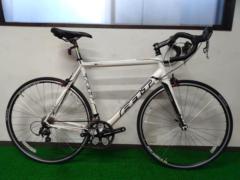 FELT F85 年式不明 105+MICROSHIFT組 700×23C 2×10s アルミロードバイク ホワイト サイズ:57 参考サイズ:175～185cm ※塗装割れ多数