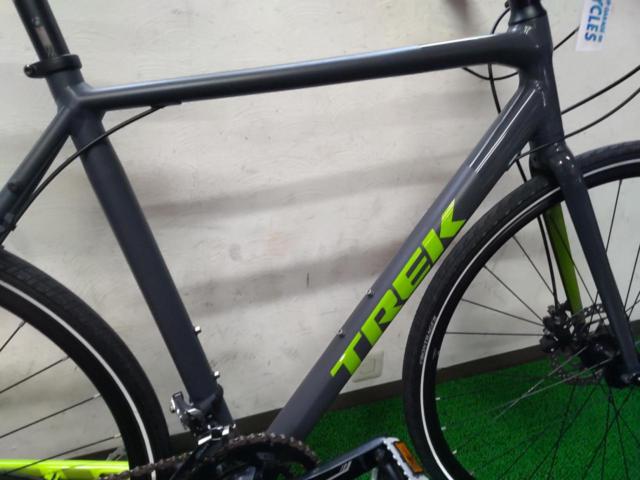 TREK ZEKTOR3 2017年モデル 700x32c 2-9s アルミクロスバイク ブラック サイズ:53 参考サイズ:170～180cm