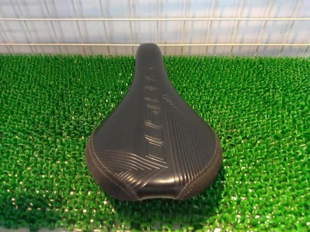 SDG DUSTER サドル ブラック Ti ALLOY