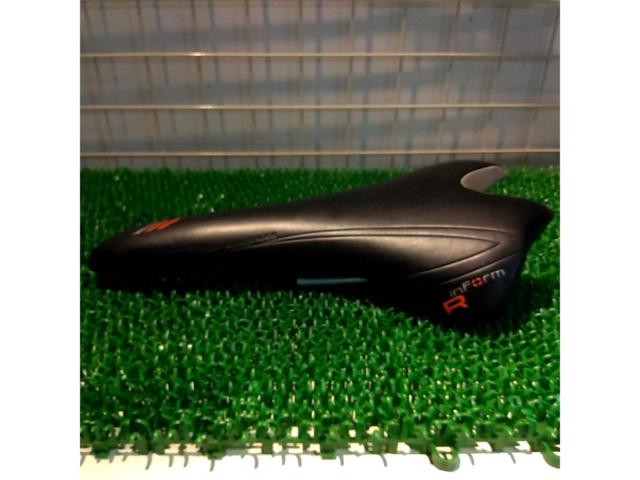inForm R L23-1 サドル ブラック
