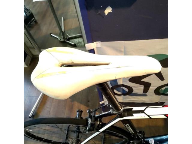 TREK MADONE 2.1 2015年モデル SHIMANO 105組み 700x25c 2-11s アルミロードバイク ブラック 適応身長:180～190cm
