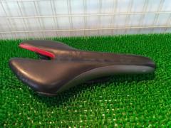 fizik ORDEA VS サドル ブラック×レッド