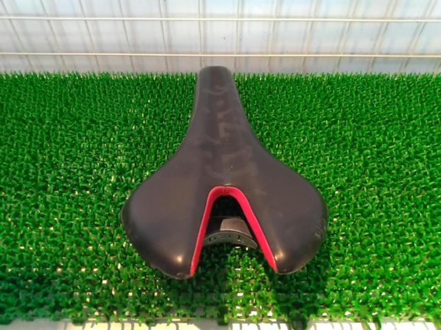 fizik ORDEA VS サドル ブラック×レッド