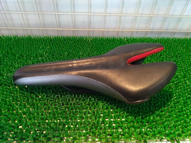 fizik ORDEA VS サドル ブラック×レッド