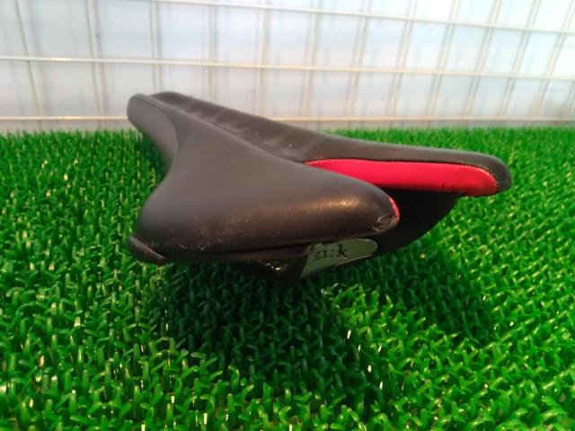 fizik ORDEA VS サドル ブラック×レッド