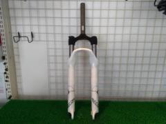 コラム長:195mm/エンド幅:100mm/26インチ ROCKSHOX RECON SILVER TK サスペンションフロントフォーク ホワイト
