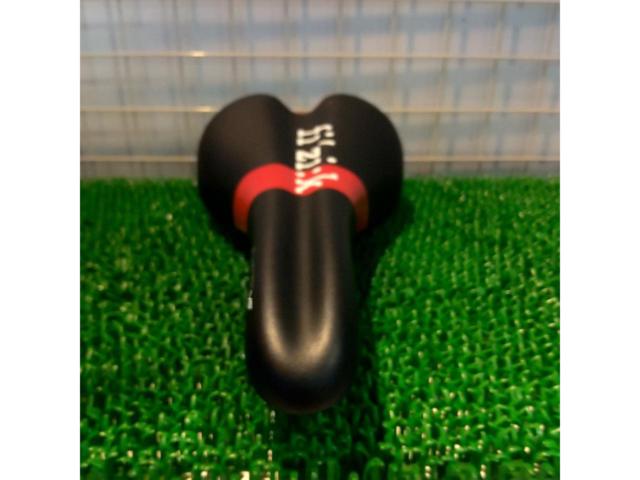 fizik ALiANTEVS サドル ブラックレッド