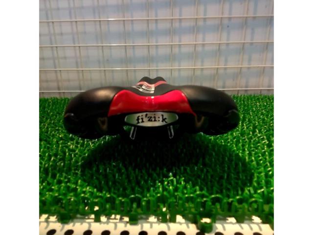 fizik ALiANTEVS サドル ブラックレッド