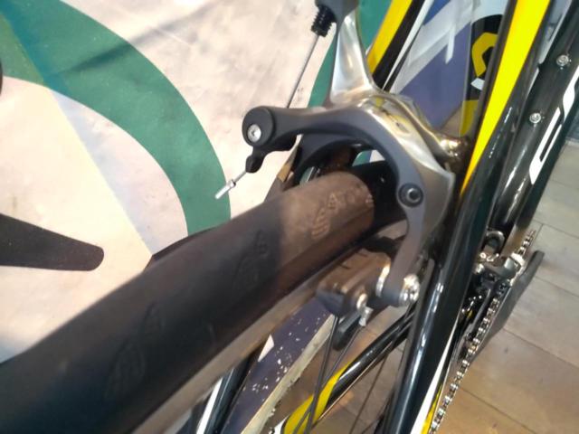 SCOTT ADDiCT RC 2011年モデル DURA-ACE組み 700x25C 2x10S カーボンロードバイク 適応身長:170～184cm