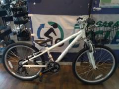 LOUIS GARNEAU J24 24x1.75インチ 3-7s キッズ自転車 ホワイト
