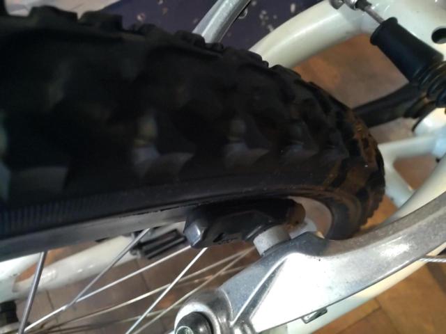 LOUIS GARNEAU J24 24x1.75インチ 3-7s キッズ自転車 ホワイト