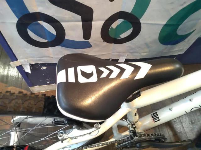LOUIS GARNEAU J24 24x1.75インチ 3-7s キッズ自転車 ホワイト