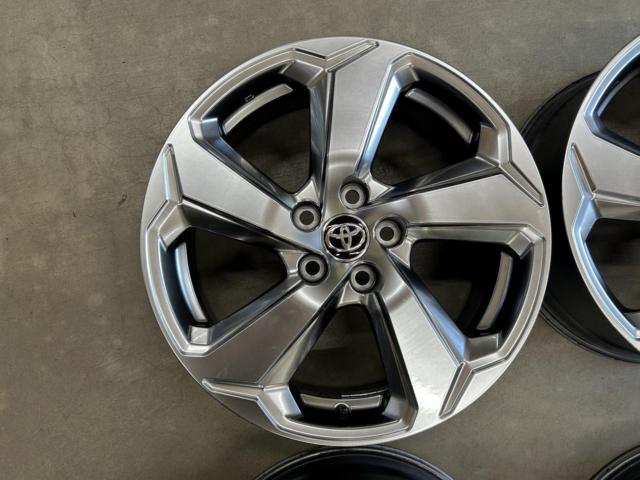 【トヨタ純正】 RAV4 Gグレード 前期純正アルミホイール