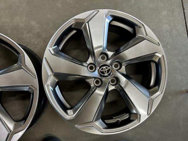 【トヨタ純正】 RAV4 Gグレード 前期純正アルミホイール