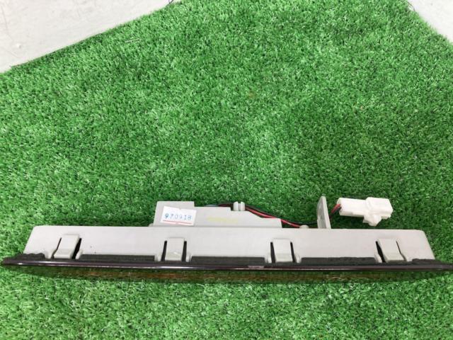 【トヨタ純正】ハイエース純正ハイマウントストップランプ