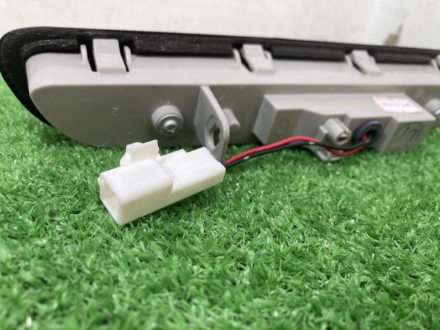 【トヨタ純正】ハイエース純正ハイマウントストップランプ