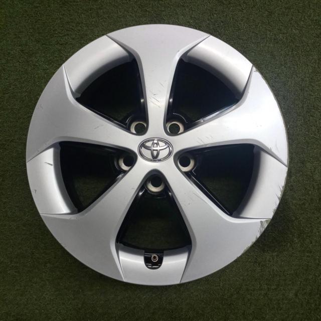 トヨタ純正 30系プリウス 後期純正アルミホイール