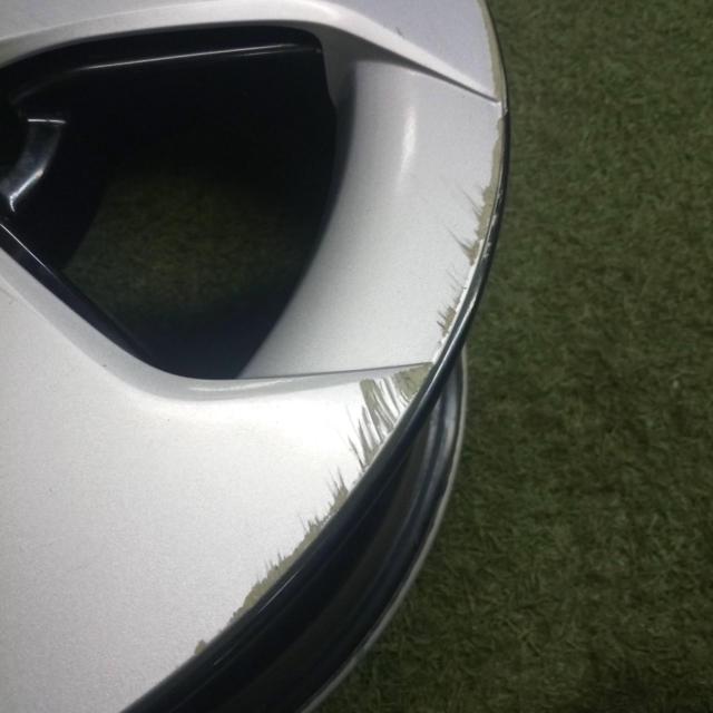 トヨタ純正 30系プリウス 後期純正アルミホイール