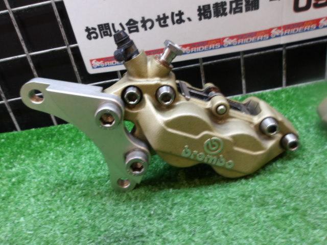 【Brembo】対向4POTキャスティングキャリパー 汎用40mmピッチ  ZX-9R B型のサポート付