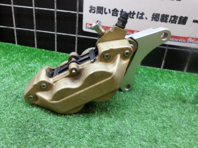 【Brembo】対向4POTキャスティングキャリパー 汎用40mmピッチ  ZX-9R B型のサポート付