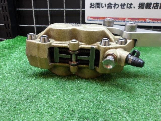 【Brembo】対向4POTキャスティングキャリパー 汎用40mmピッチ  ZX-9R B型のサポート付