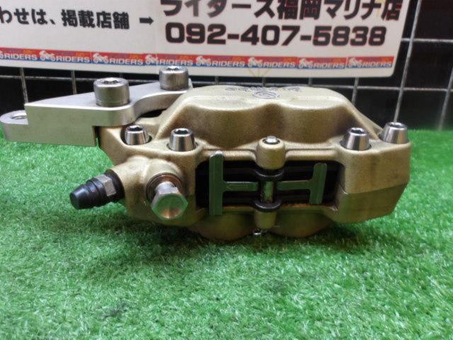 【Brembo】対向4POTキャスティングキャリパー 汎用40mmピッチ  ZX-9R B型のサポート付