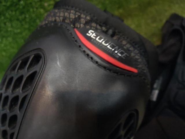 【alpinestars:アルパインスターズ】 SEQUENCE KNEE PROTECTOR [シークエンスプロテクター] サイズ:S/M