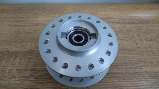 【SUZUKI】 CG125/GN125/CG125系 フロント ホイールハブ