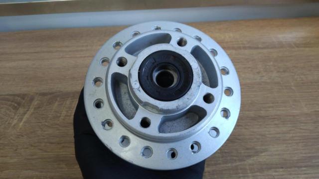 【SUZUKI】 CG125/GN125/CG125系 フロント ホイールハブ