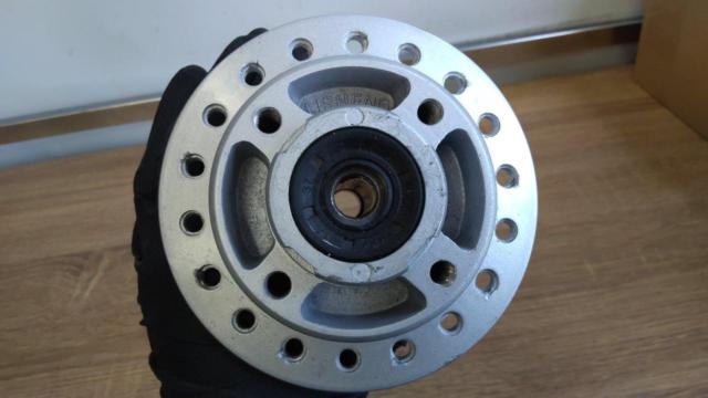 【SUZUKI】 CG125/GN125/CG125系 フロント ホイールハブ
