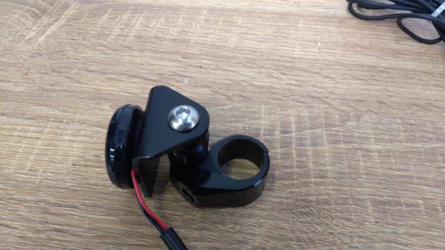 【KOSO】 テンプメーター レッド 温度センサーアダプターセンサー付属(M10×P1.25)