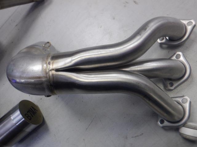9AKRAPOVIC
RACING
LINE
Titanium